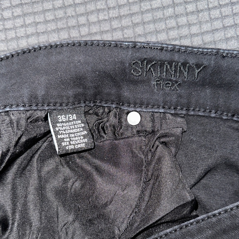 LIMITED TIME $5 ITEM!! Rue21 Men's Relaxed Black Jeans - Picture 6 of 6